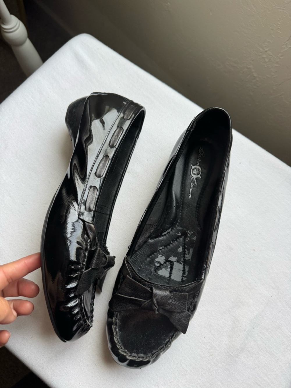 Crown Vintage Sleek black patent slip-on flats decorative bow. Size 10